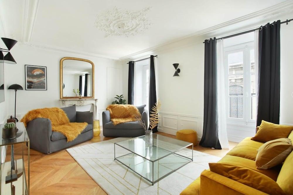 Sublime Apartment With AC Louvre Museum - Tap to explore photos