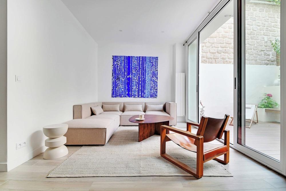 Charming Aptt With Patio - 2bd/4p - Monceau Park - Tap to explore photos