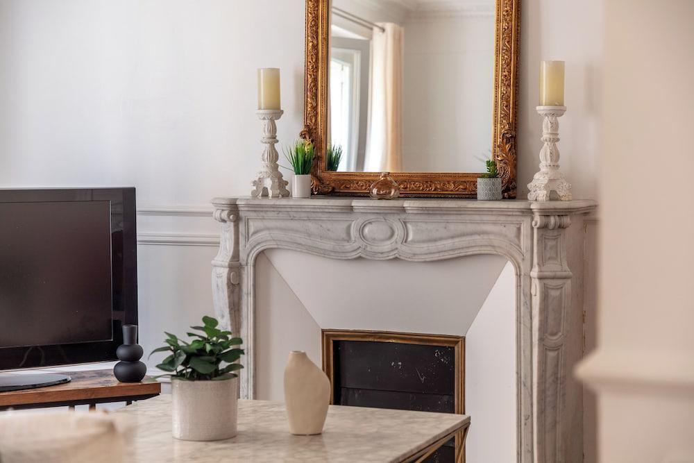 Appartement Prestige dans le 16 - Tap to explore photos