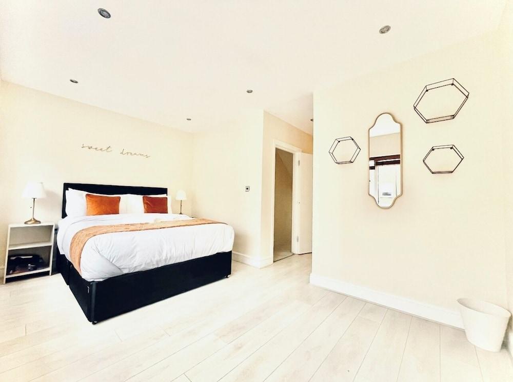 Islington townhouse - Tap to explore photos