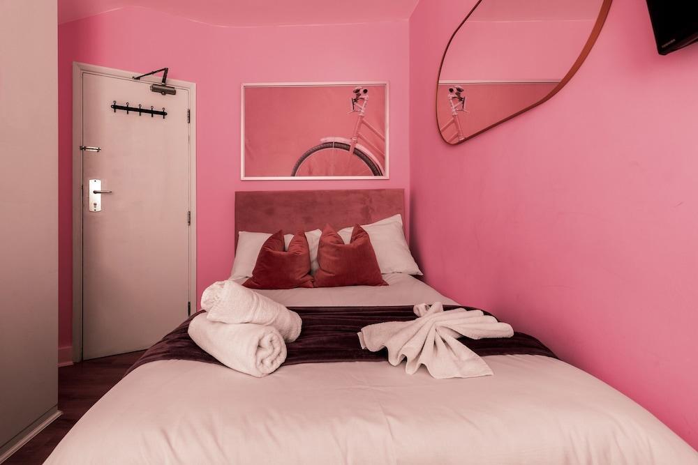 The Savers Hotel by PLI Room Type - Double Room, Ensuite (1)
