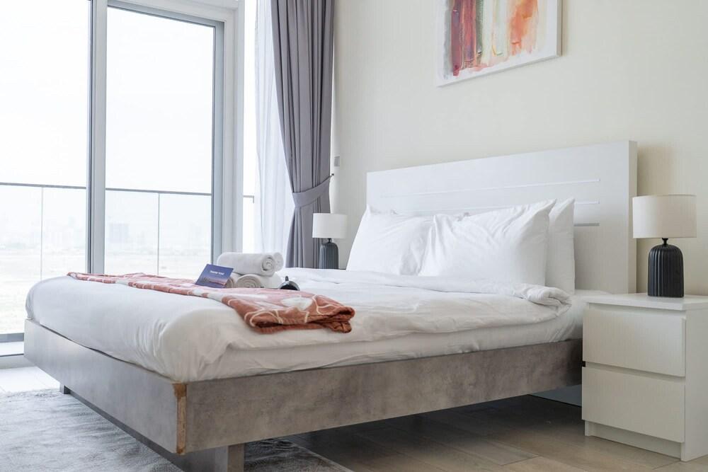 An Extraordinary Studio in Jumeirah Village Circle - Tap to explore photos