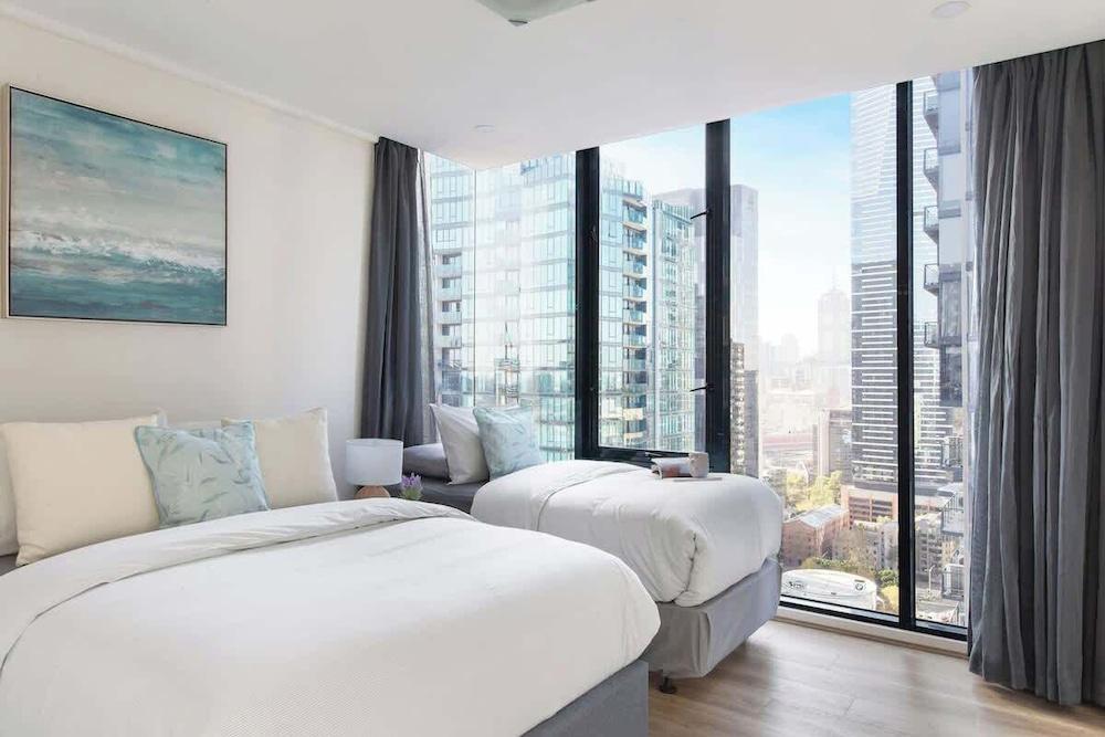 Large 3BR Apt Near Crown, Sleeps 10, Free Parking - Tap to explore photos