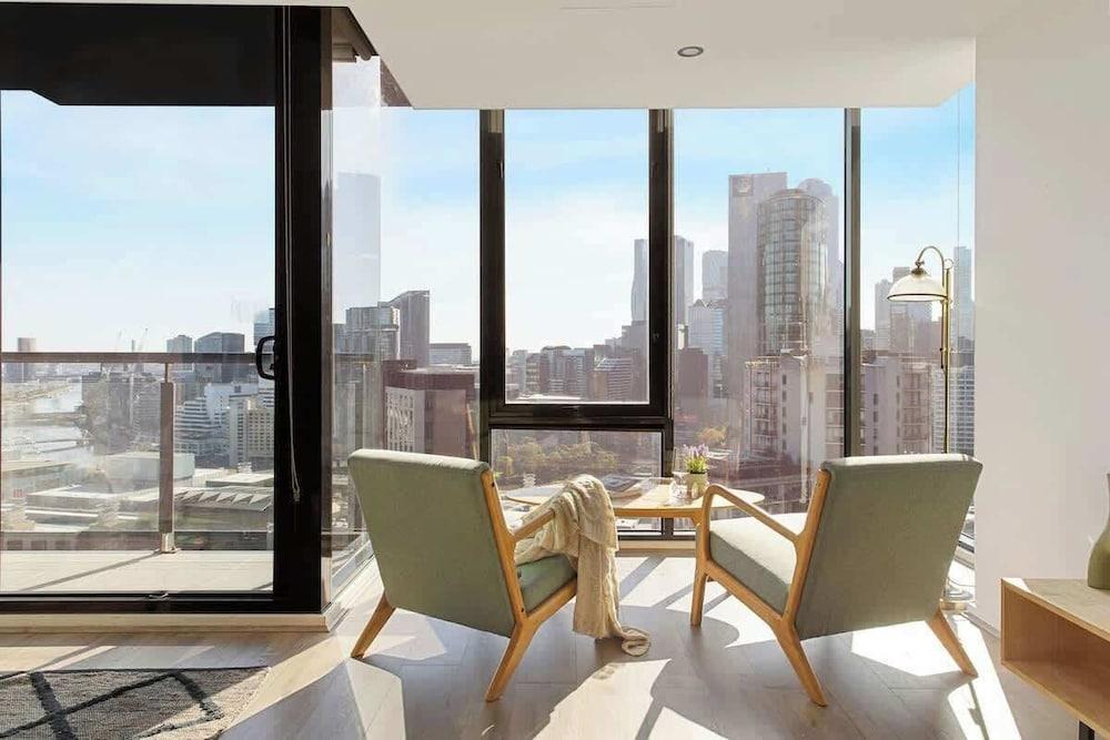 Large 3BR Apt Near Crown, Sleeps 10, Free Parking - Tap to explore photos