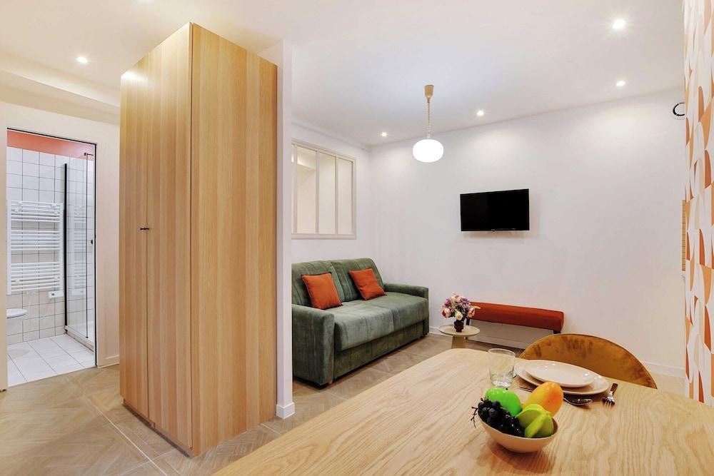 Quiet Apartment - 1br/4p - Porte Saint-denis - Tap to explore photos