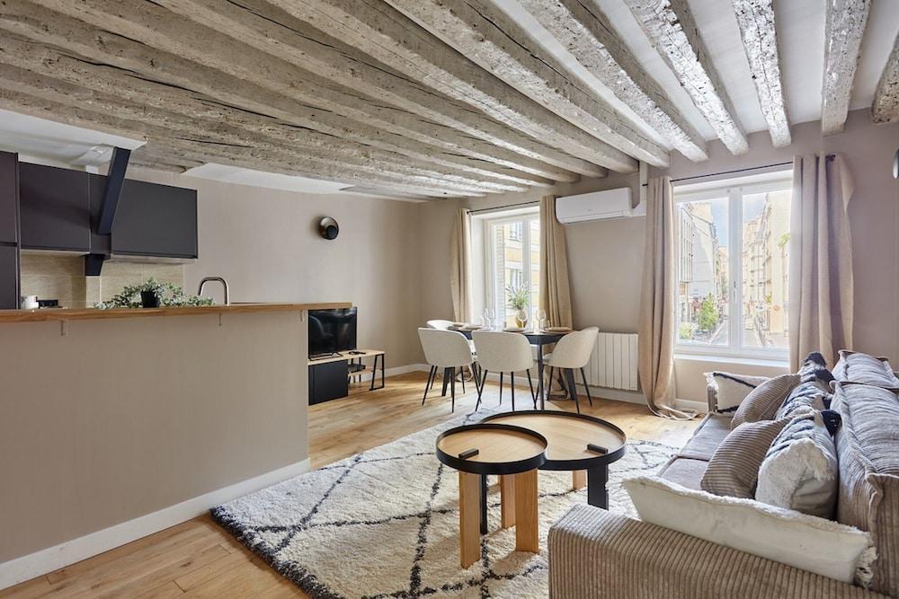 Charming new Flat Le Marais/beaubourg - Tap to explore photos