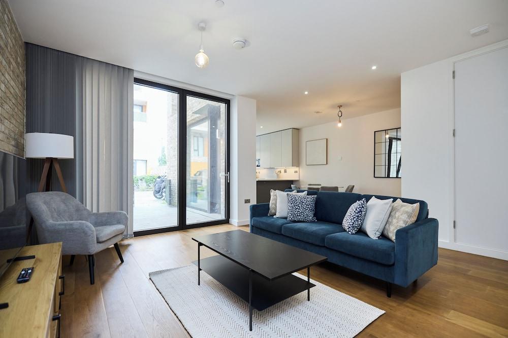 Greenwich Link Residence - Tap to explore photos