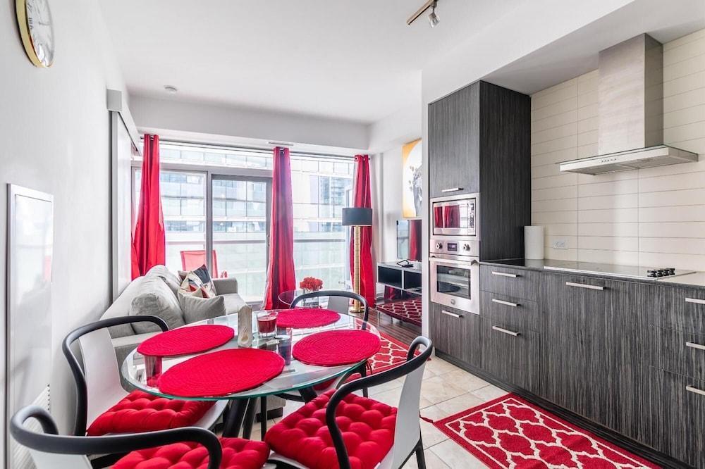 Classy 1 Bedroom Condo on 32 Floor in Downtown - Tap to explore photos