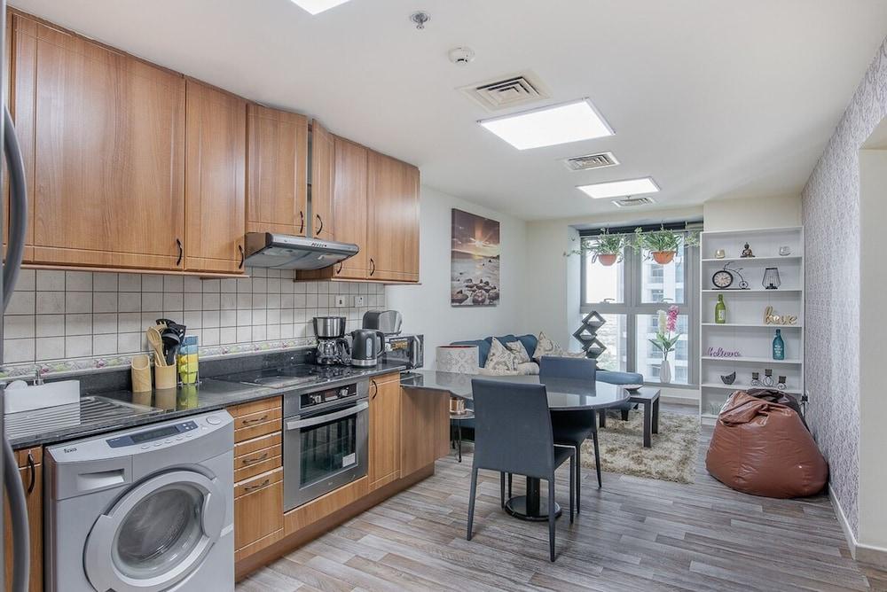 High-floor 2BR With Dubai Marina Views