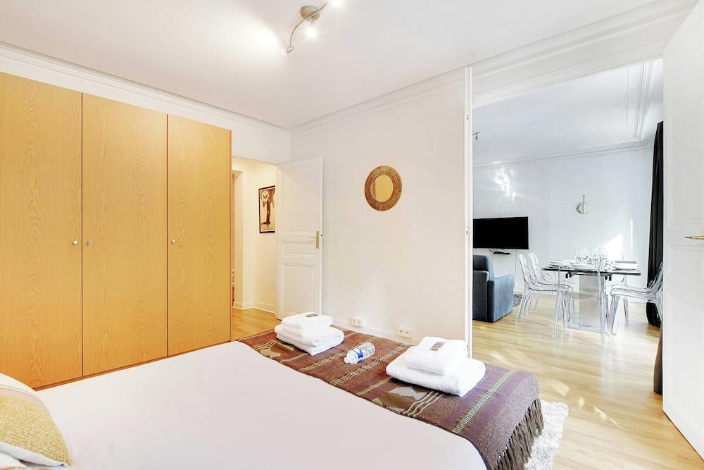 Chic Apartment - 3br/10p - Gare de L'est/republique - Tap to explore photos