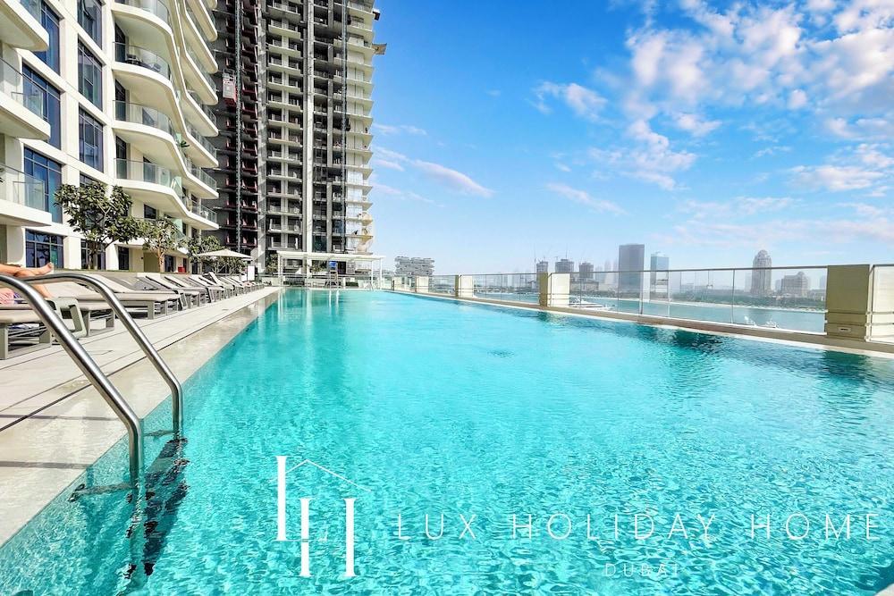LUX The Marina Vista Beachfront Suite 2 - Tap to explore photos