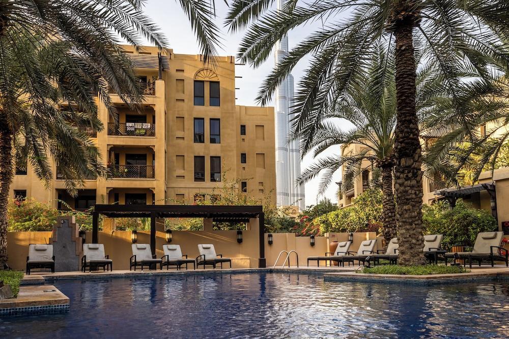Maison Privee - Stylish & Spacious Apartment in Downtown Dubai - Tap to explore photos