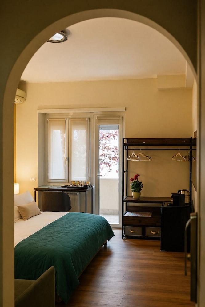Vatican Dolce Remy Guest House - Tap to explore photos