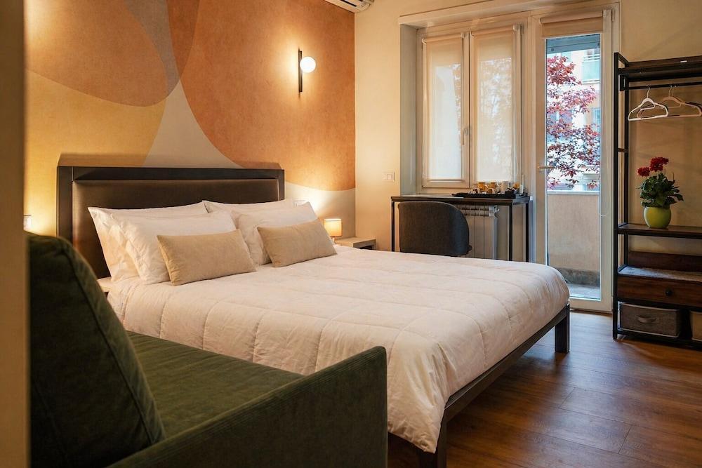 Vatican Dolce Remy Guest House Room Type - Triple Room, Private Bathroom, City View