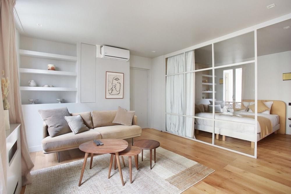 Sublime Apartment AC Paris Center - Tap to explore photos