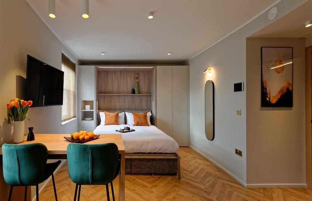 South Kensington Studios by DMONTRIO Room Type - Superior Studio