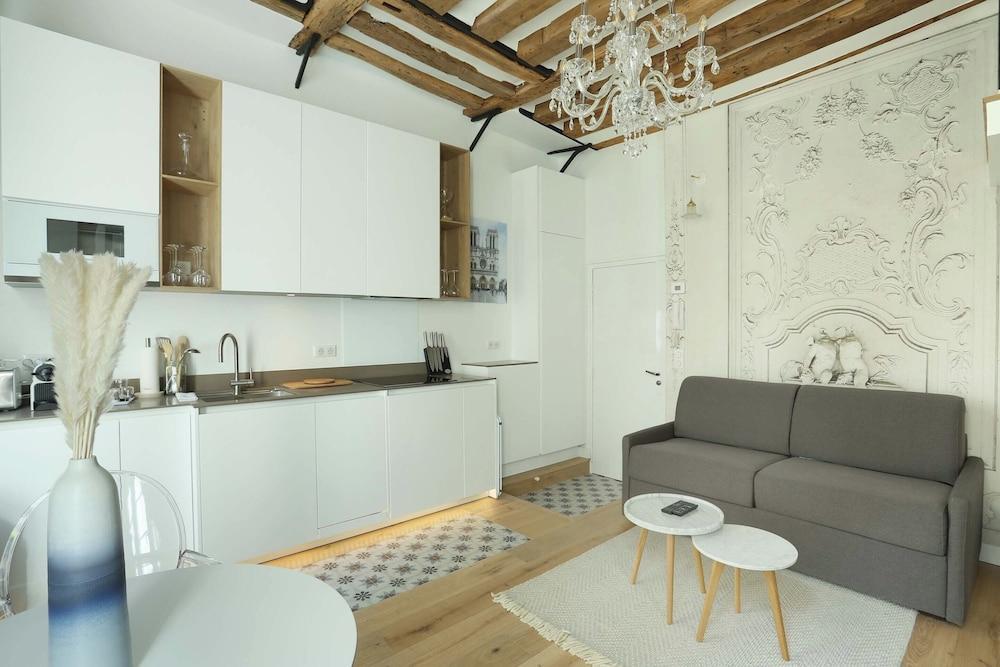 Charming Apartment Le Marais Center of Paris - Tap to explore photos