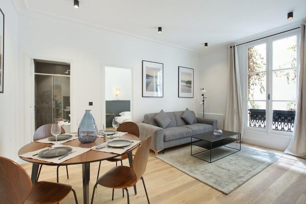Elegant Apartment at the Palais Royal Opera