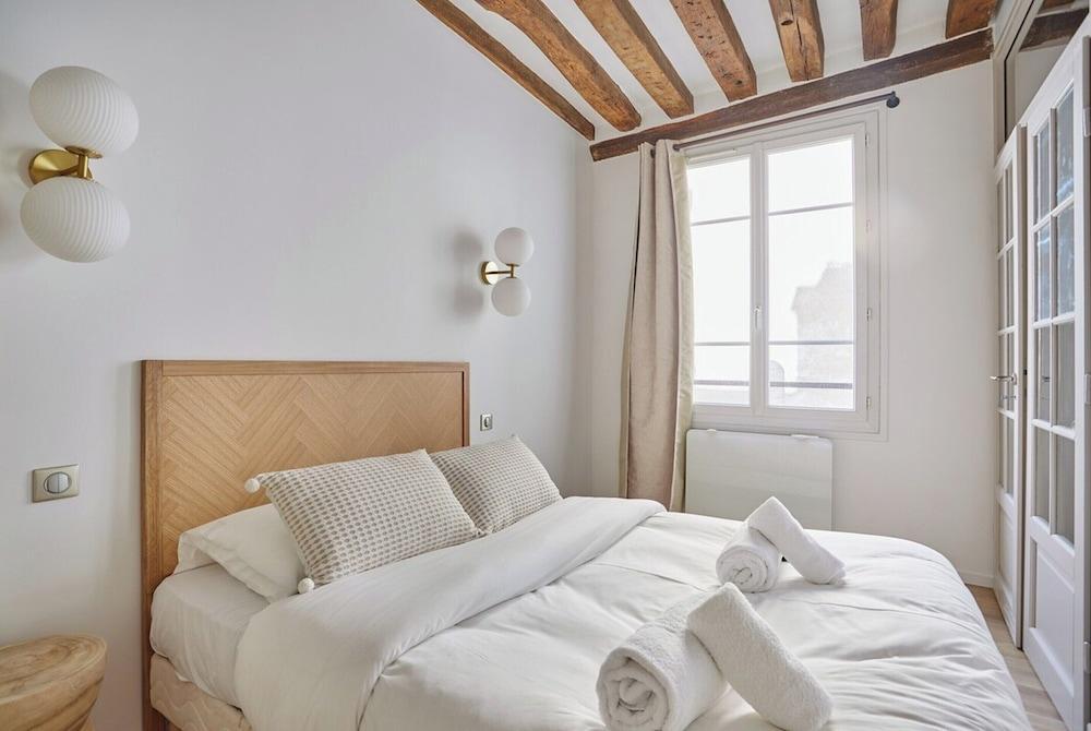 Apartment With Terrace Tour Eiffel Invalides - Tap to explore photos