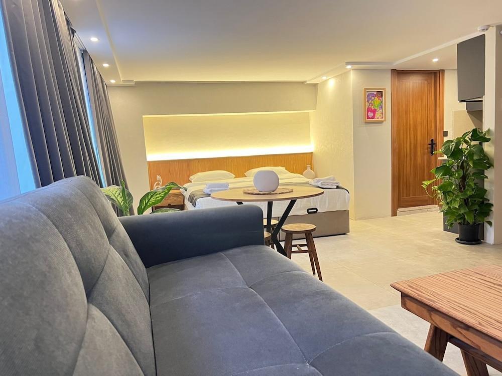 Khalkedon Suites Room Type - King Studio