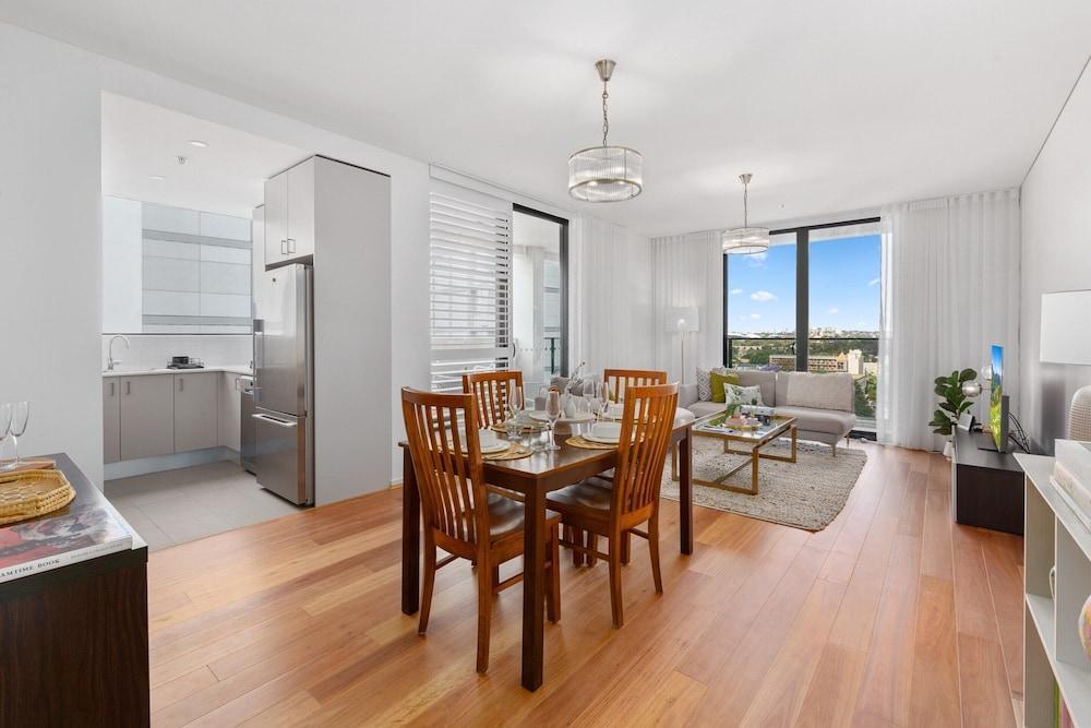 Central Redfern Home With Balcony Escape