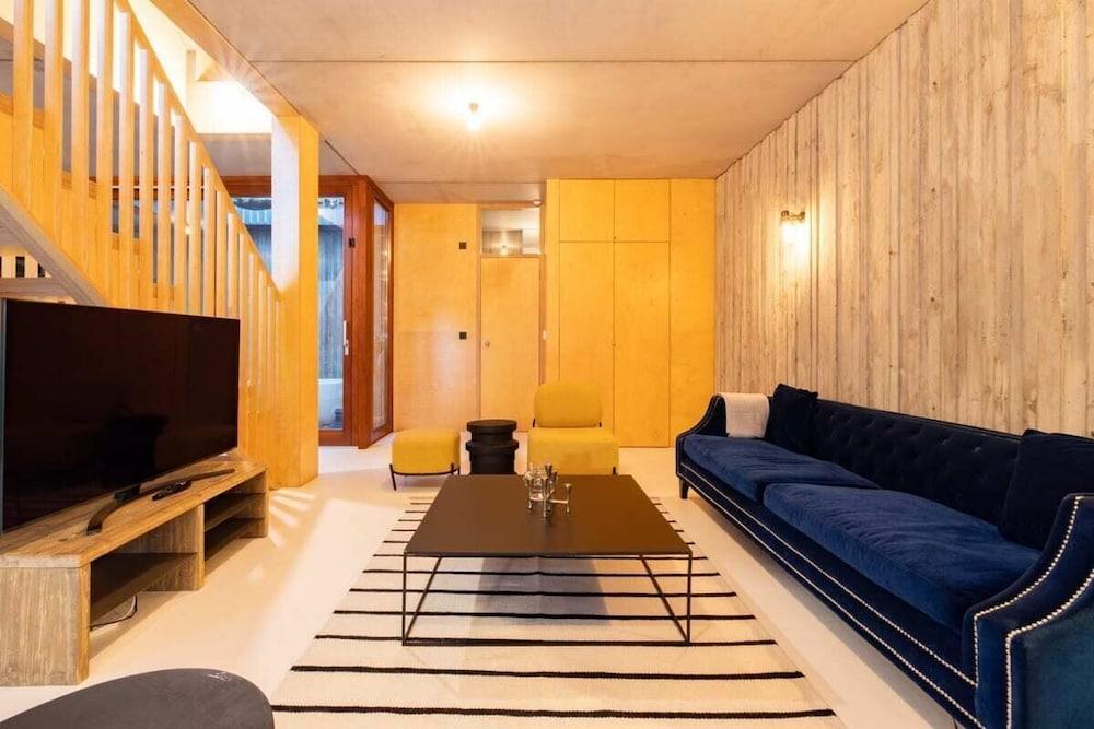 The Victoria Park Sanctuary - Stunning 2bdr Flat - Tap to explore photos