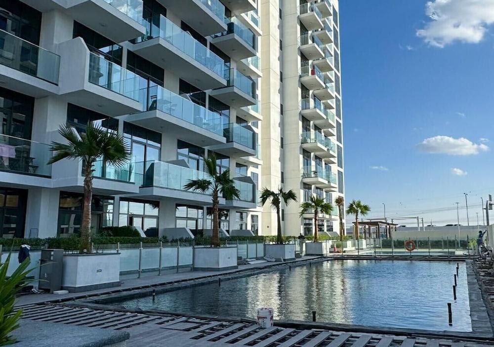 Spacious 3BR in Azizi Riviera by Bespoke - Tap to explore photos
