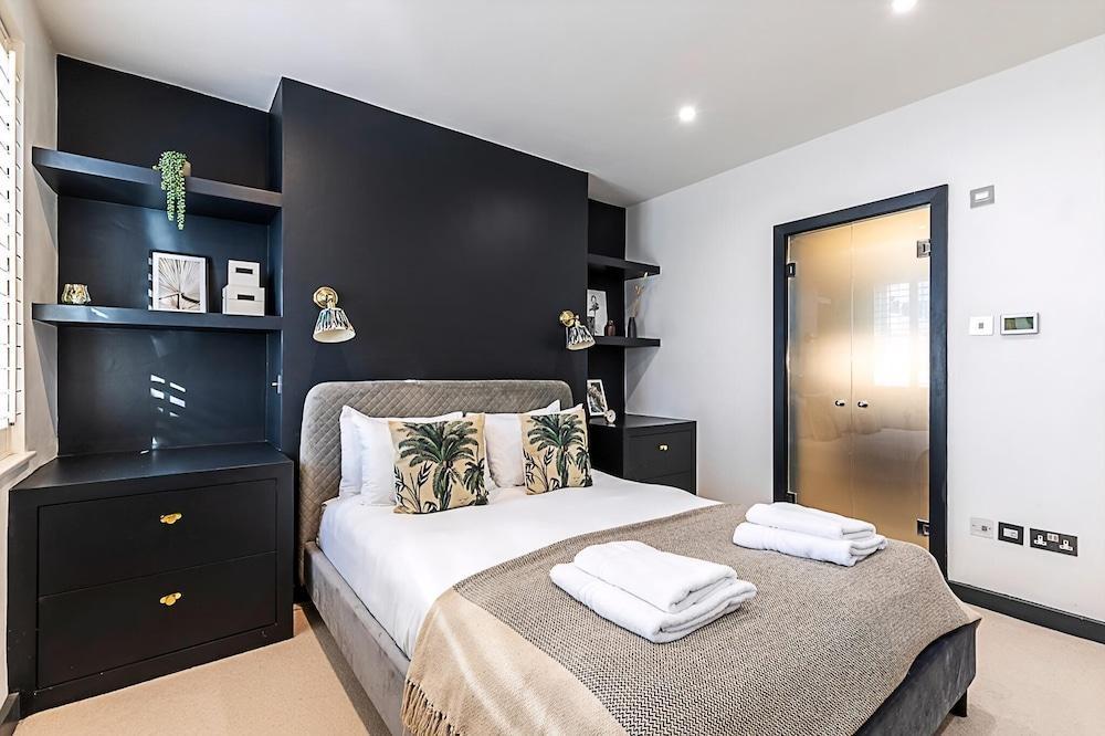 Stylish Shepherd's Bush Flat With Patio - Tap to explore photos