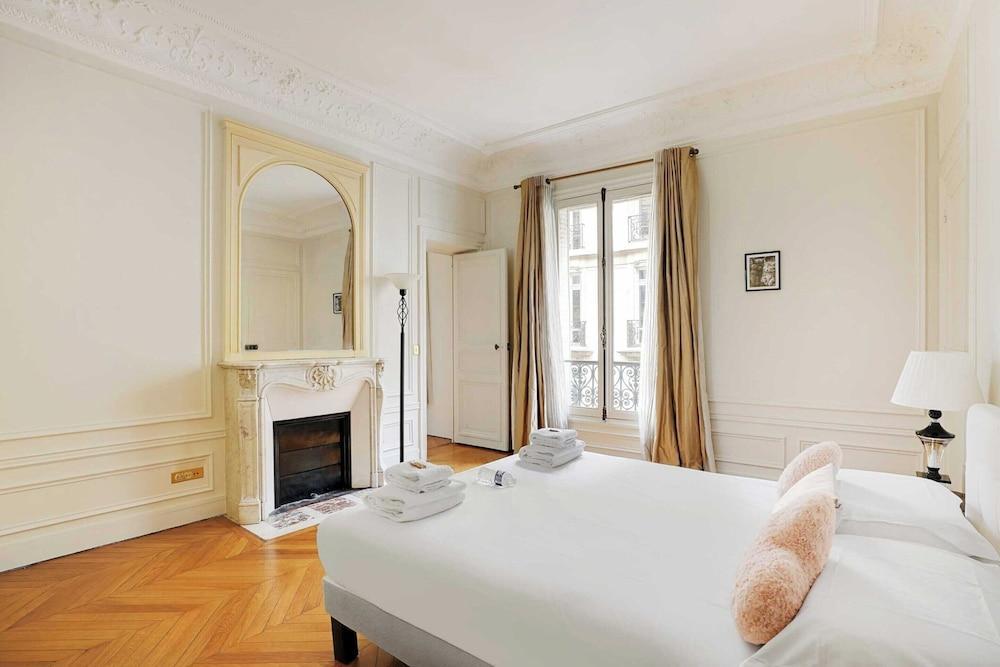 Splendid Spacious Apartment - Trocadero - Tap to explore photos