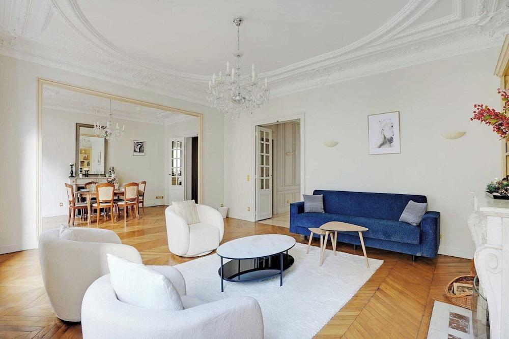 Splendid Spacious Apartment - Trocadero - Tap to explore photos