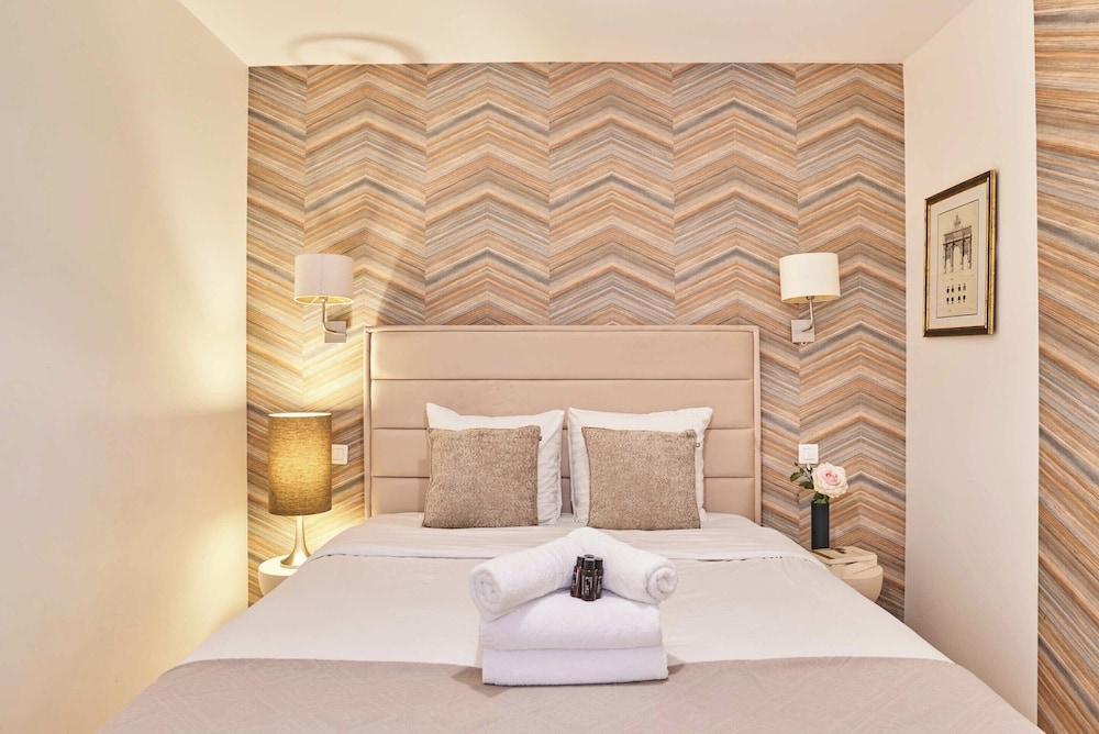 Superb Apartment Center of Paris - Tap to explore photos
