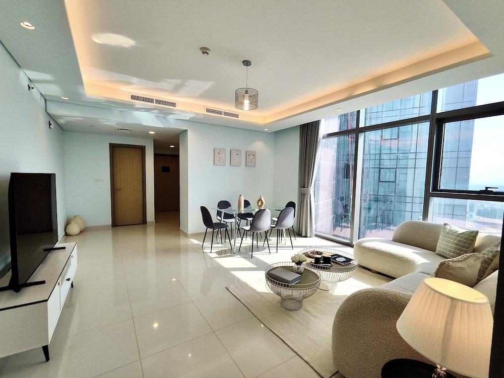 Lux BnB Paramount Ocean View - Tap to explore photos