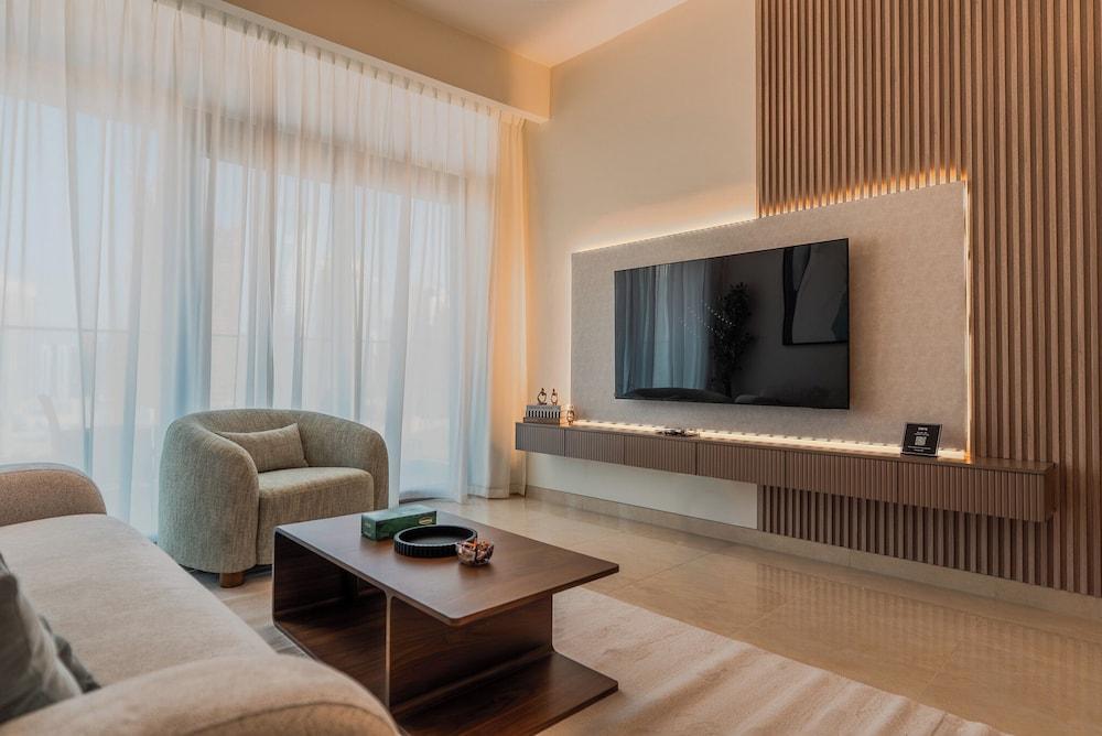 Imperial Avenue Residences - Downtown - Tap to explore photos