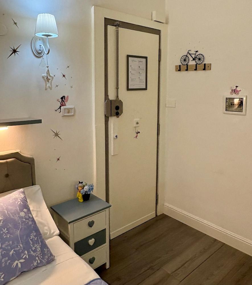 Roma Stellata Guest House - Tap to explore photos
