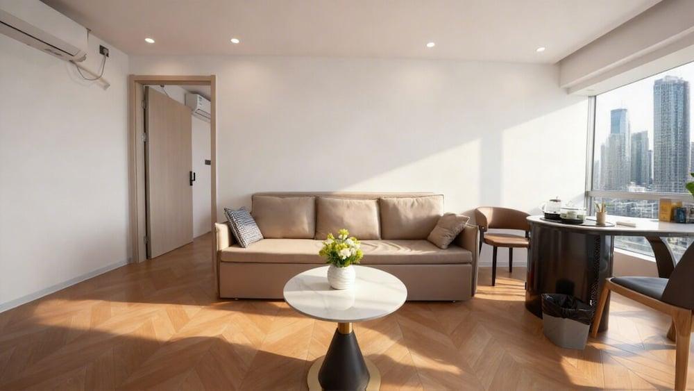 Paxin·High-Altitude City View Apartment (Canton Fair Complex Pazhou Subway Station Branch) Room Type - Deluxe Suite, Multiple Beds, Private Bathroom, City View