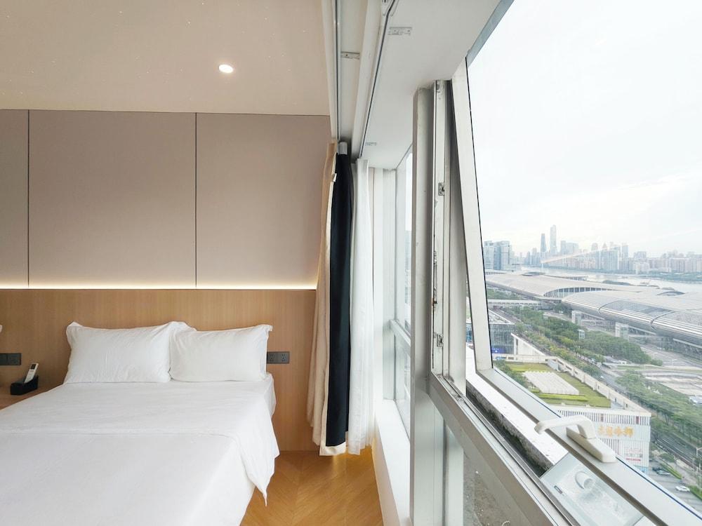 Paxin·High-Altitude City View Apartment (Canton Fair Complex Pazhou Subway Station Branch) - Tap to explore photos