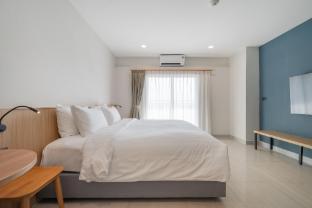 Manditel North Pattaya Room Type - Deluxe King