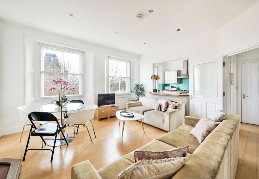 Luxury 3-bed Kensington Apartment - Sleeps 6 - Tap to explore photos