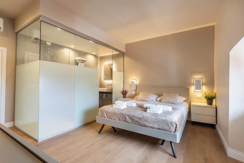 LUMINA3 Luxury Room Guest House, ROME Room Type - Superior Double Room, City View LUMINA3 Luxury Room Guest House, ROME Room Type - Superior Double Room, City View