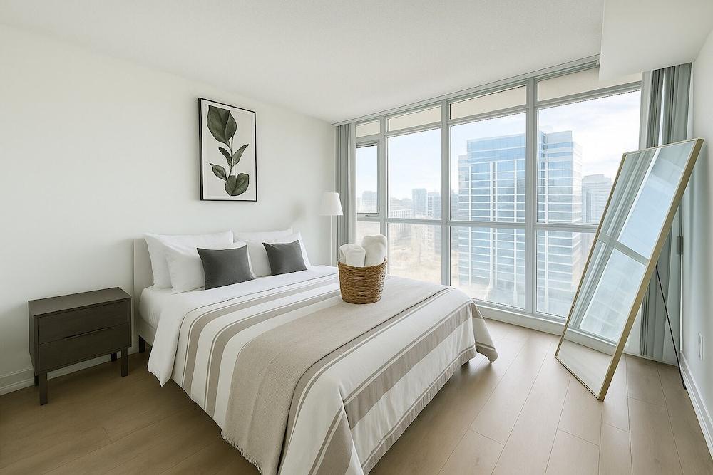 HostlyStays Luxury Suites Room Type - Luxury Room, City View