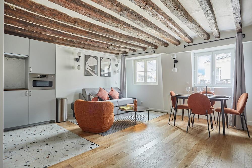 Charming Flat 1 Bedroom Le Marais Beaubourg - Tap to explore photos