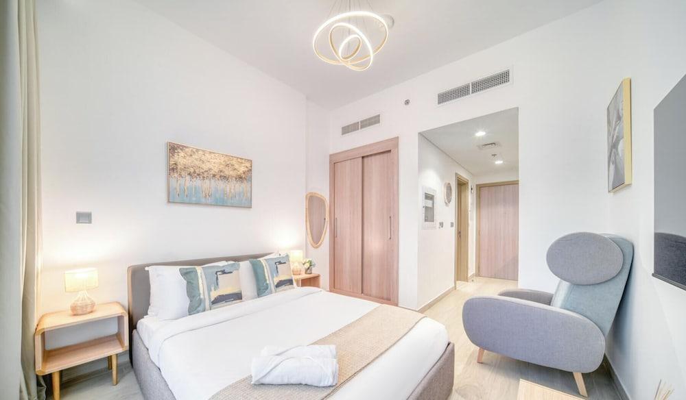 Spacious Azizi Riviera Studio Room Type - Standard Studio, City View
