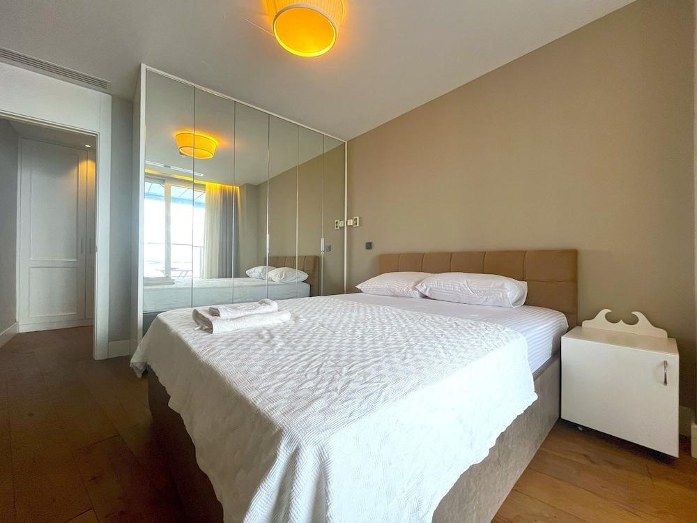 Flex Ottomare Suites - Tap to explore photos