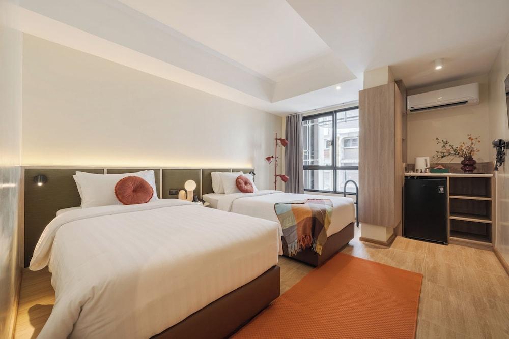 LILYBETH HOTEL PRATUNAM Room Type - Deluxe Twin Room