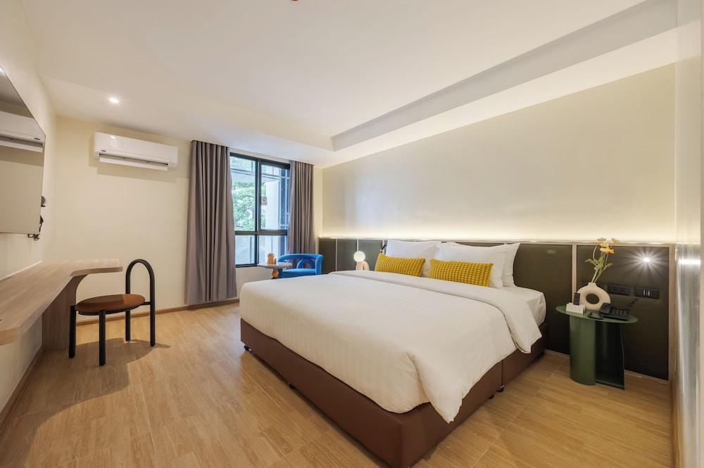 LILYBETH HOTEL PRATUNAM Room Type - Deluxe Double Room