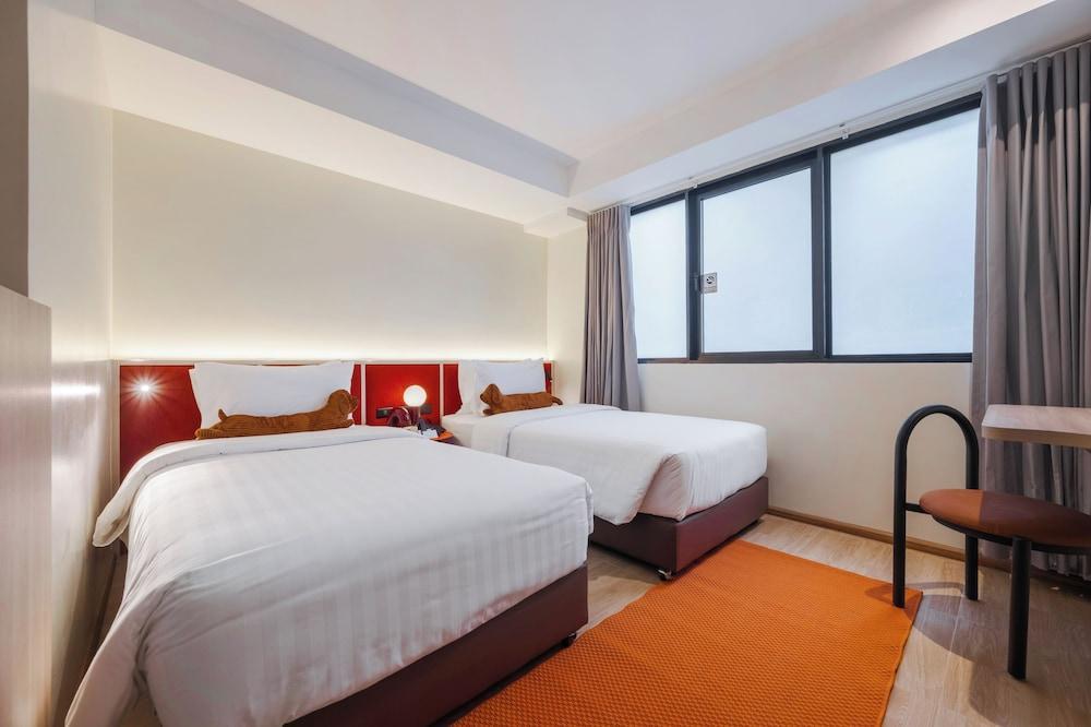 LILYBETH HOTEL PRATUNAM Room Type - Superior Twin Room
