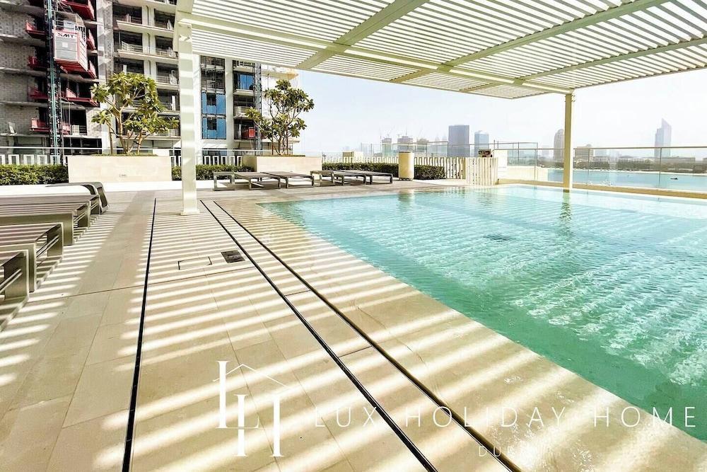 LUX The Marina Vista Beachfront Suite 3 - Tap to explore photos