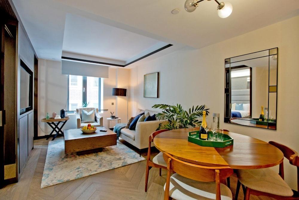 1-bed Executive Apt 206 - Tap to explore photos