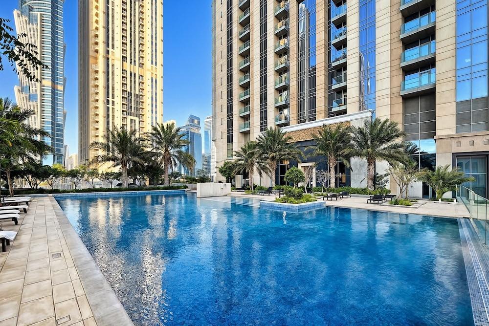 Stylish 1BR Apartment at Meera Tower - Tap to explore photos