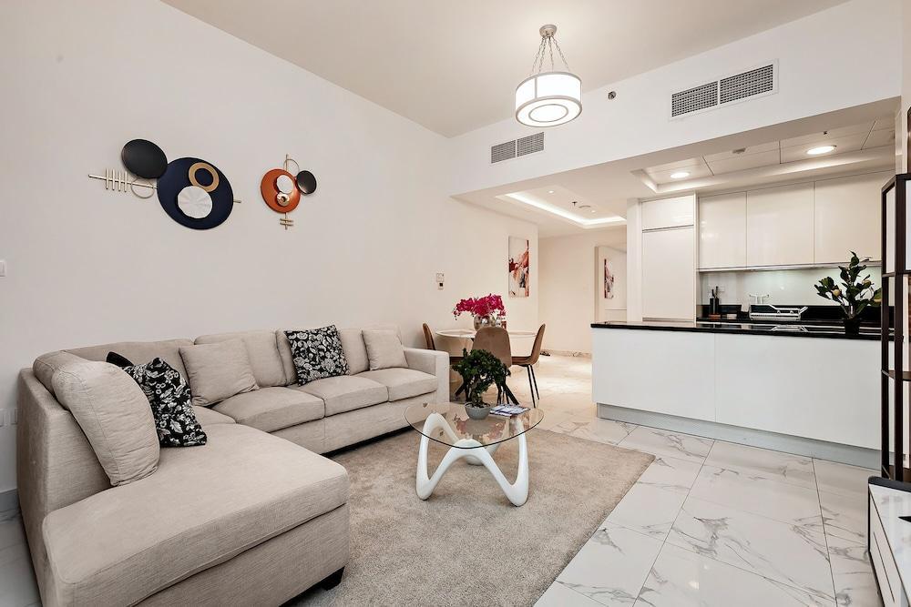 Stylish 1BR Apartment at Meera Tower - Tap to explore photos